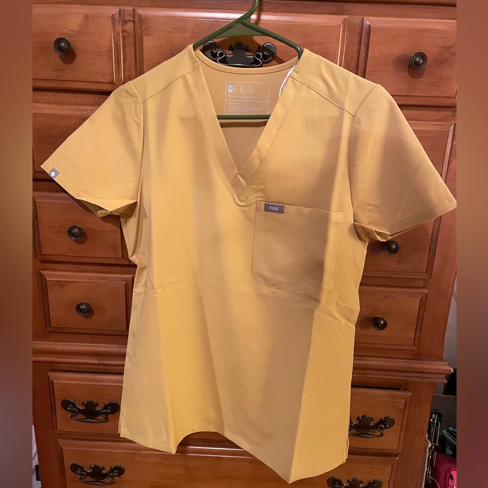 XS figs scrub top